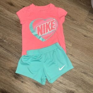 Nike size 4 shorts and T-shirt, set pink and green